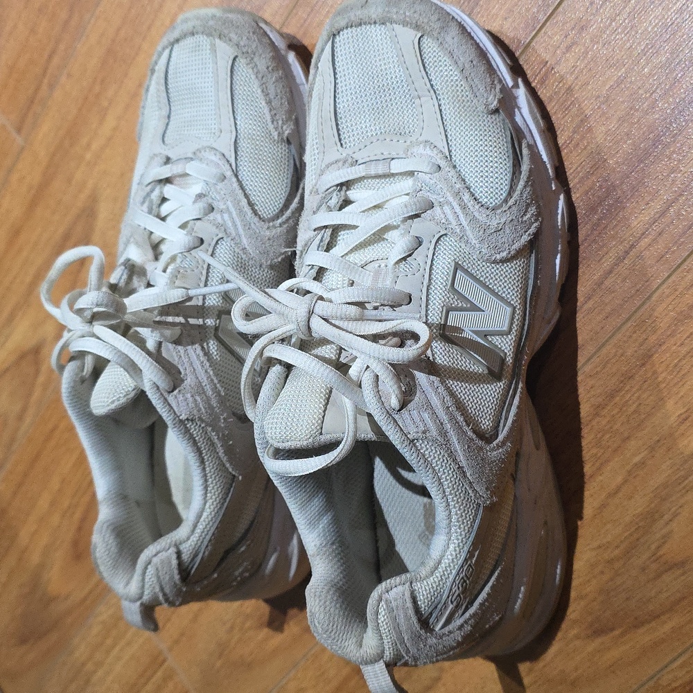 New Balance Sneakers W8